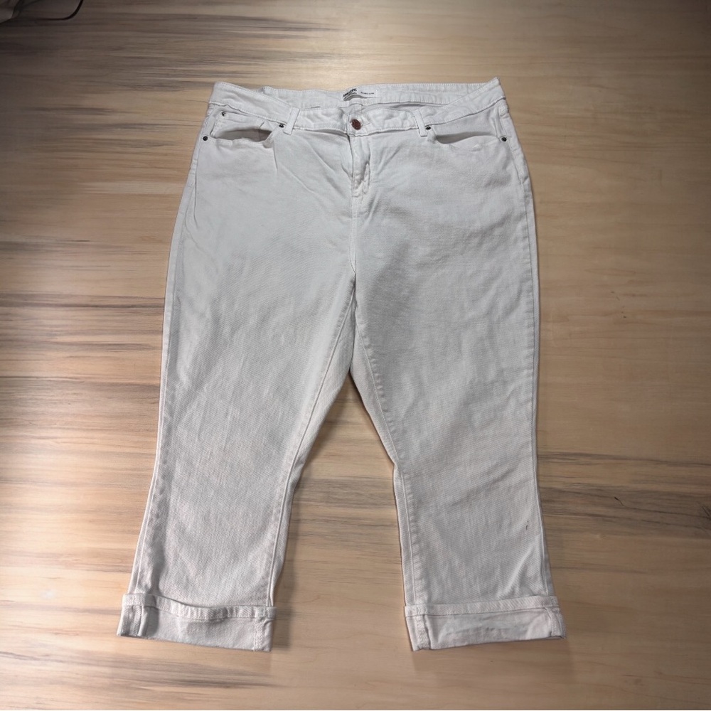 Signature by Levi Strauss White Cropped Straight Jeans Size 20